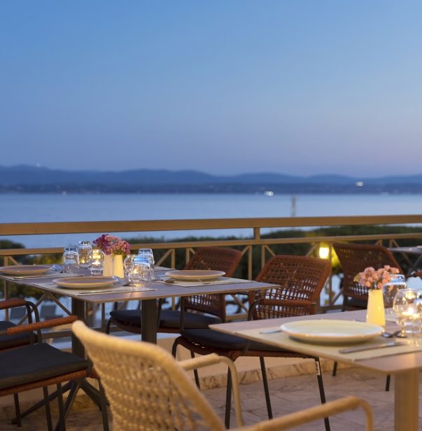 dining-at-the-restaurant (1)